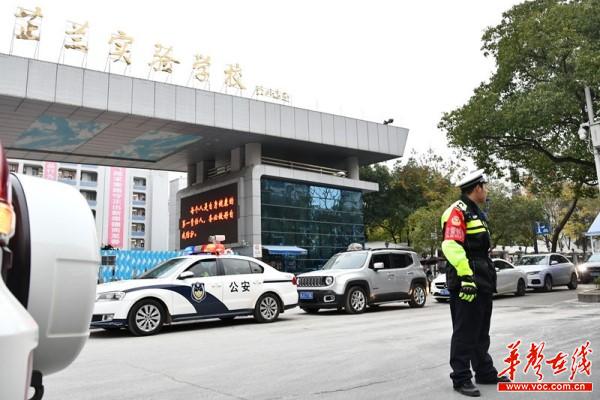 常德公安交警四大队：“铁骑”全天勤务机制 筑牢校园安全屏障1.jpg