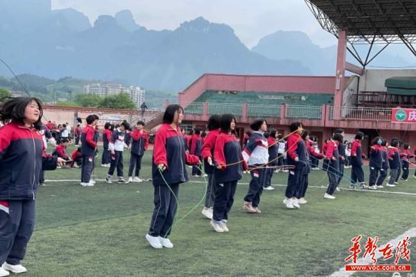 49跳动青春，绳彩飞扬 ——庆祝建党100周年暨天门初级中学首届跳绳比赛2.jpg