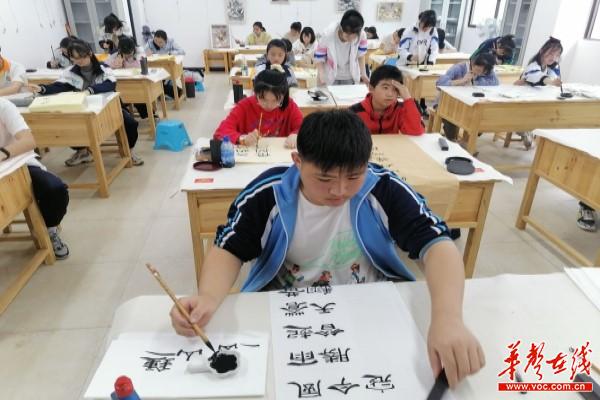 怀化市靖州县举办“庆祝建党100周年”中小学生书法比赛3.jpg