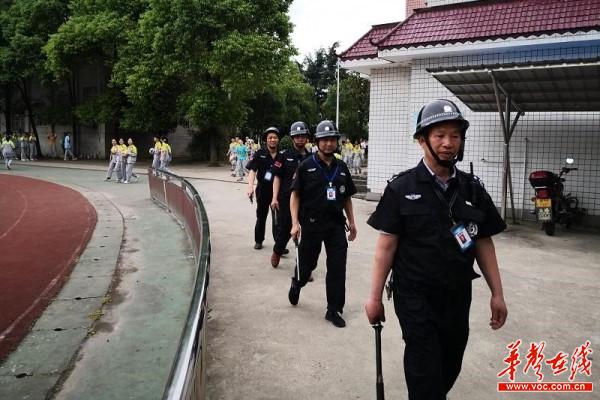 58 南县城西中学：反恐防暴演练，维护你我安全2.jpg