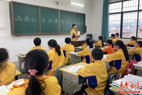 怀化靖州江东小学：品读红色故事 传承红色精神1.jpg