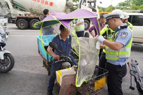 常德公安交警直属二大队：“学习 考试 处罚”多措并举治理摩托车、电动车违法行为2.jpg