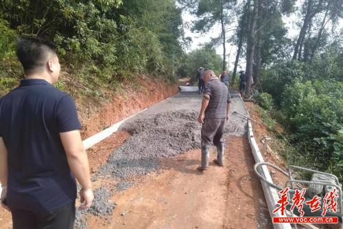 【最美雨湖人·党员篇】李浩：民生实事抓在手 不待扬鞭自奋蹄2.jpg