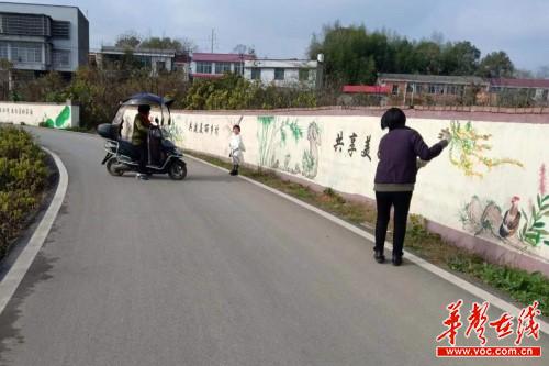 【最美雨湖人·党员篇】李浩：民生实事抓在手 不待扬鞭自奋蹄3.jpg